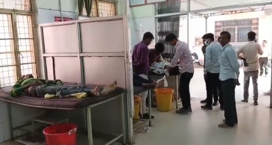 ललितपुर: दो मोटरसाइकिलों की भिड़ंत में दो की मौत, दो गंभीर घायल; पुलिस ने पंचनामा कर पोस्टमार्टम के लिए भेजा