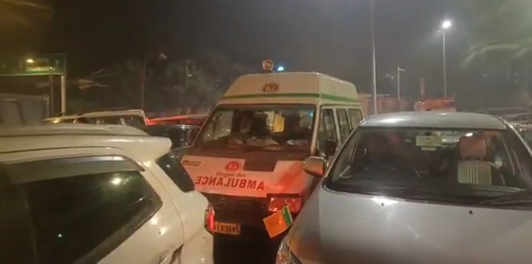 राजधानी में जाम और लापरवाही: एंबुलेंस फंसी, पुलिस नदारद
